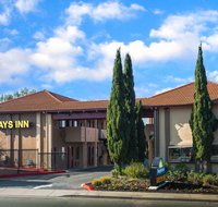 Days Inn by Wyndham Pinole Berkeley - Accommodation Los Angeles