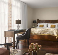 Plaza la Reina - Accommodation Los Angeles