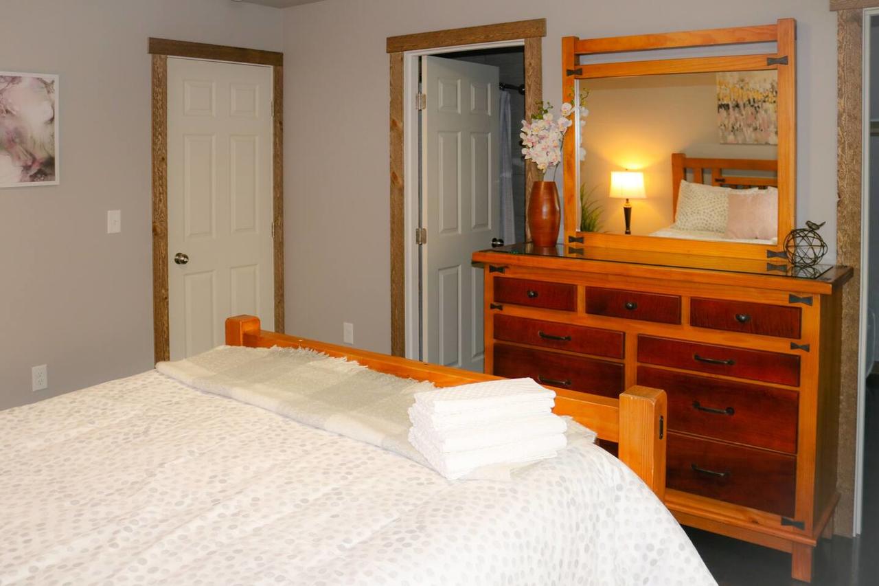 Modern Mountain Retreat, Pets Welcome! - thumb 15