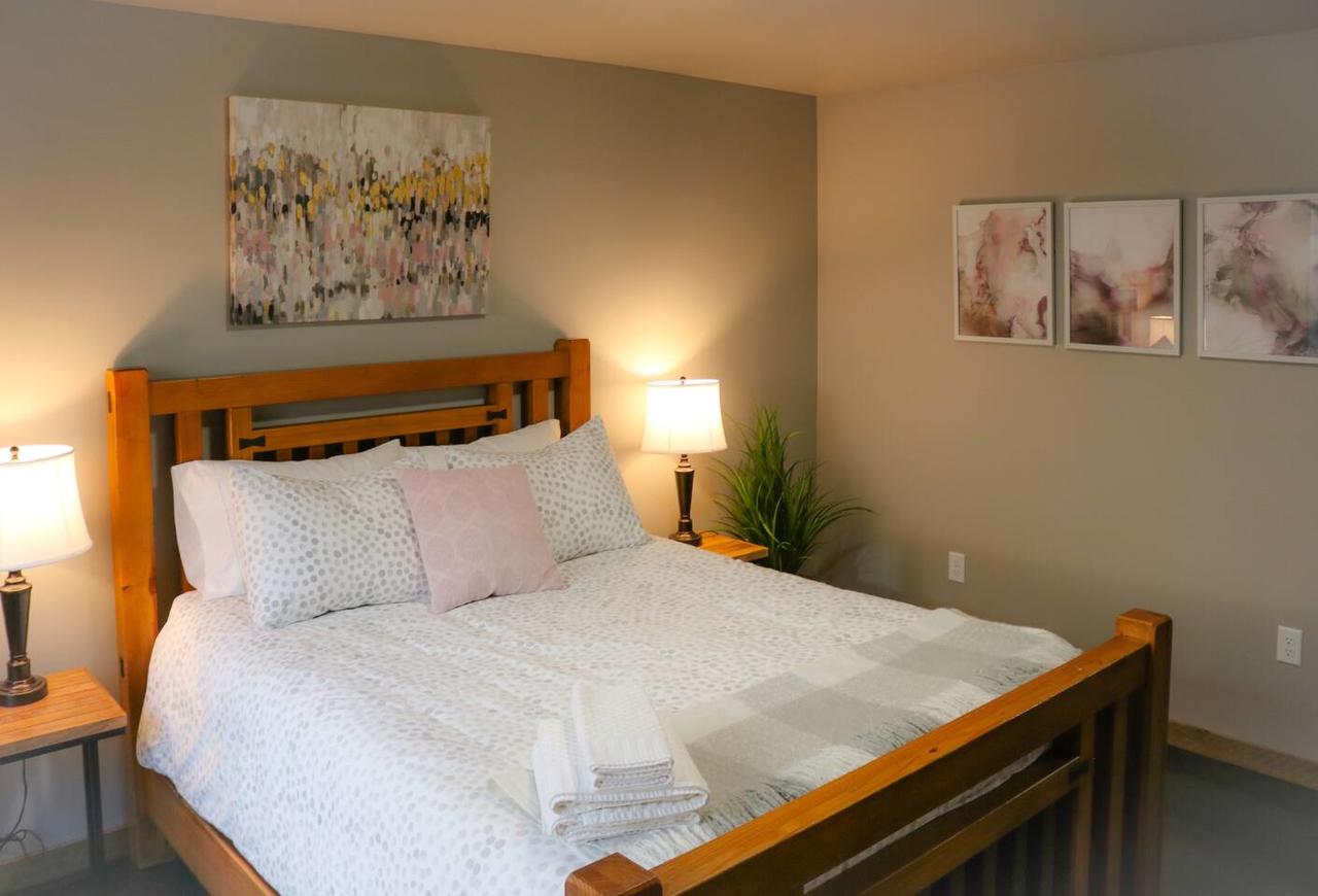 Modern Mountain Retreat, Pets Welcome! - thumb 0