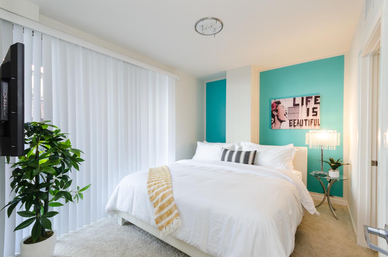 Downtown LA Convention Center Apartment - thumb 1