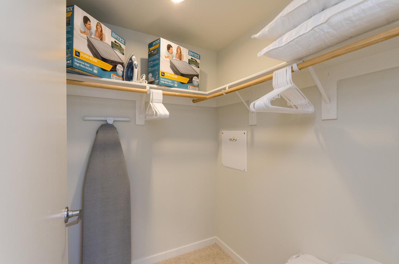 Downtown LA Convention Center Apartment - thumb 5