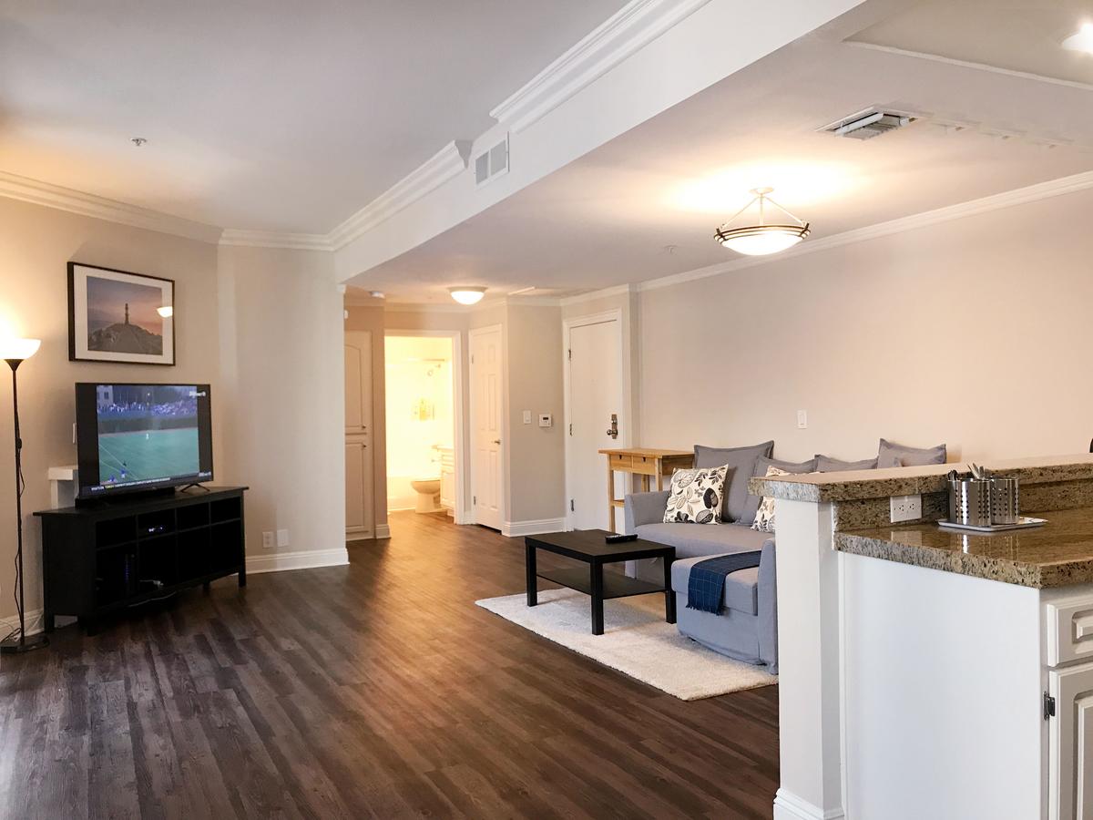 Spacious W Balcony Apartment In Los Angeles C0 - thumb 4