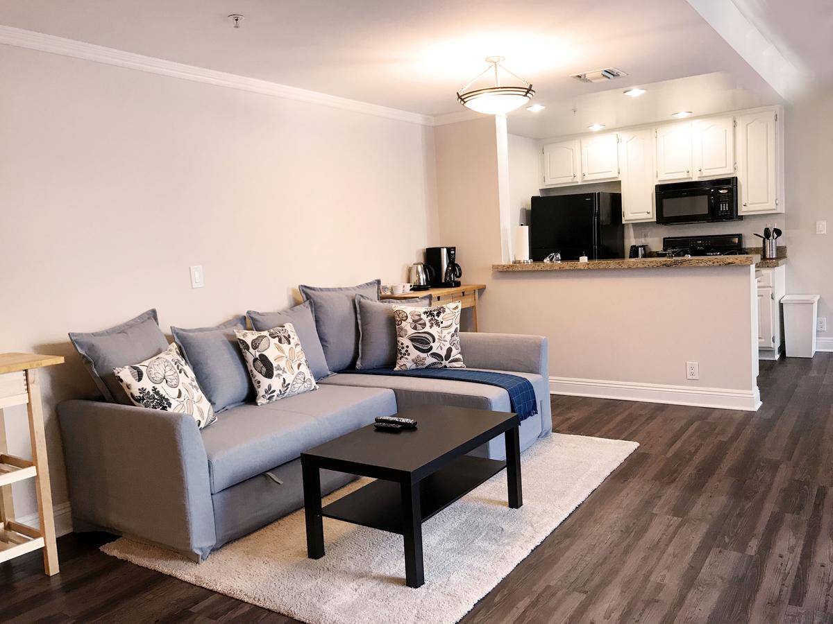 Spacious W Balcony Apartment In Los Angeles C0 - thumb 3