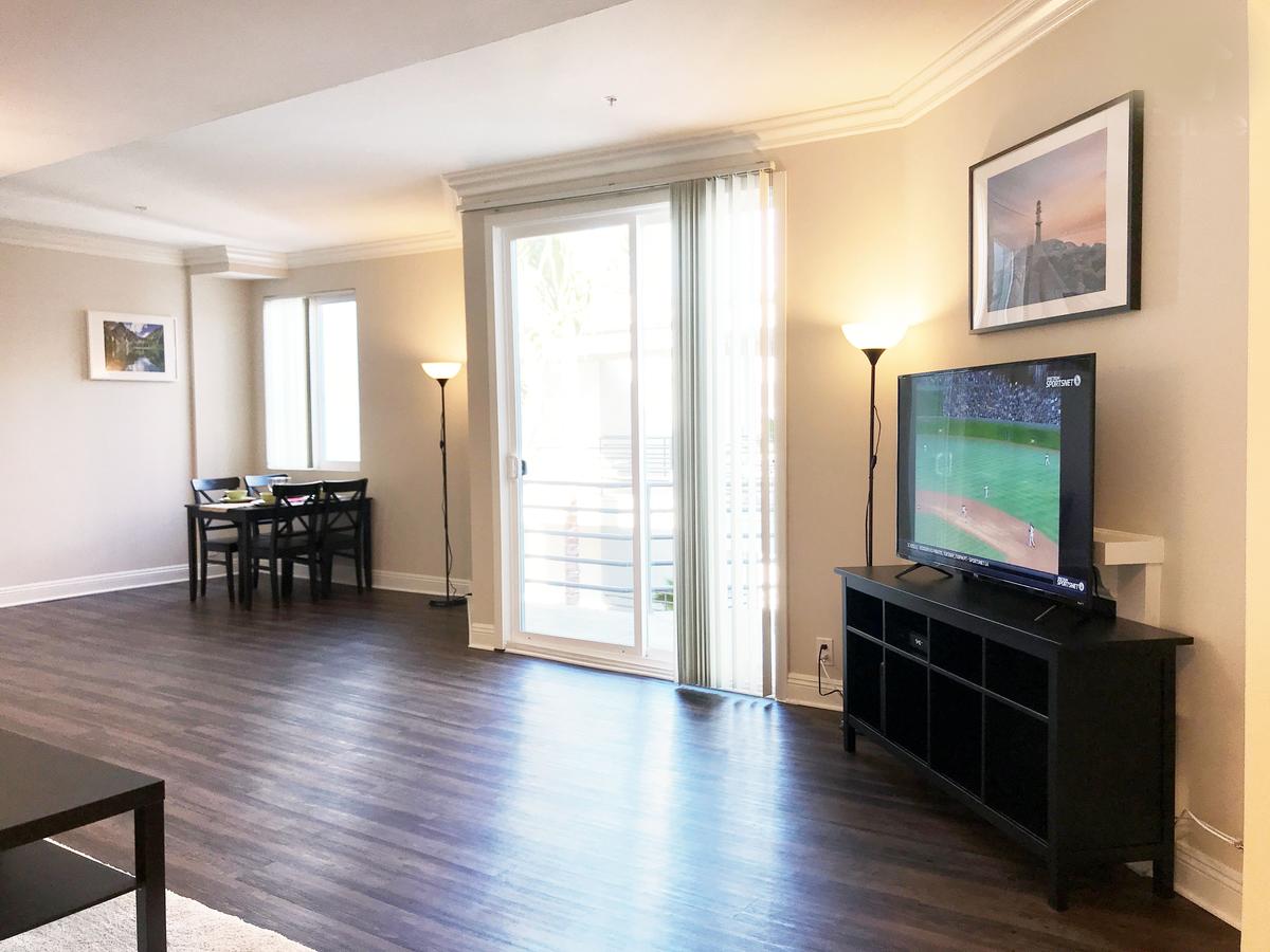 Spacious W Balcony Apartment In Los Angeles C0 - thumb 5