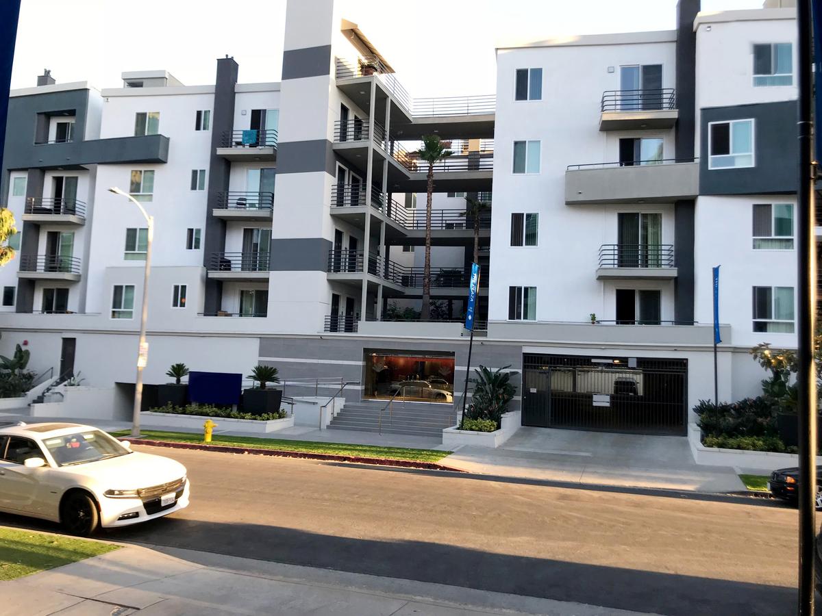 Spacious W Balcony Apartment In Los Angeles C0 - thumb 20