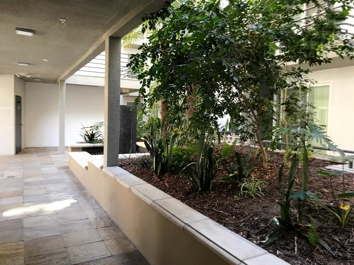 Spacious W Balcony Apartment In Los Angeles C0 - thumb 24