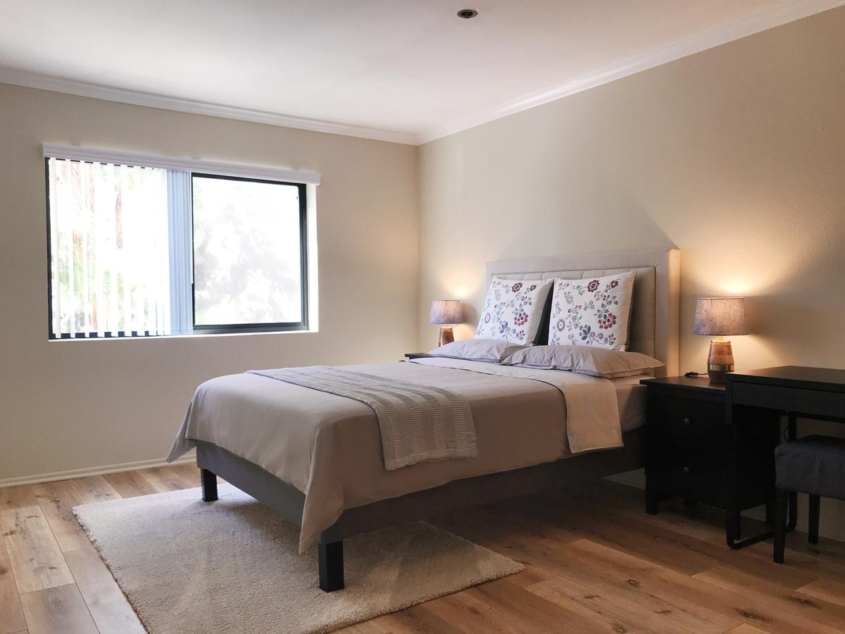 Spacious Apartment In Westwood UCLA B7 - thumb 11