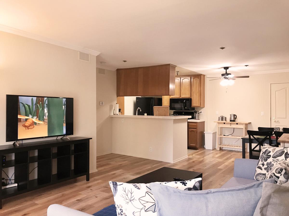 Spacious Apartment In Westwood UCLA B7 - thumb 1