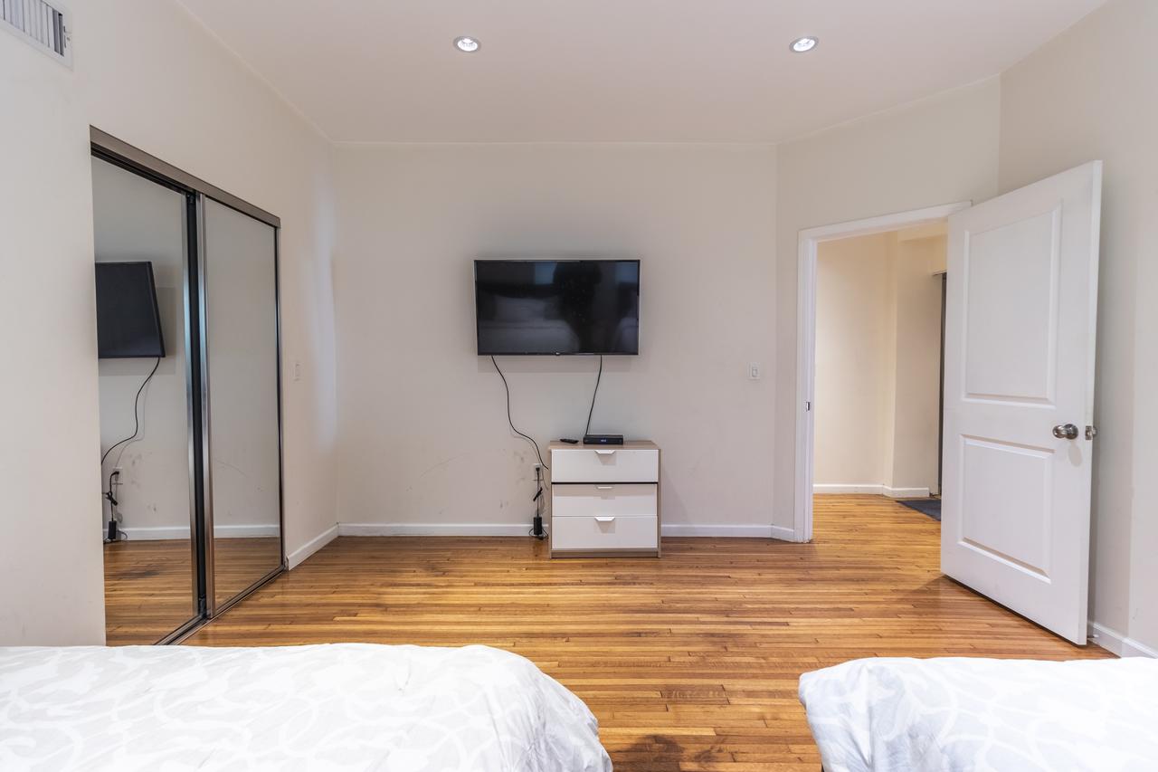 Mid City 3 Bedroom 3 Bathroom 5 Queen Beds - thumb 17