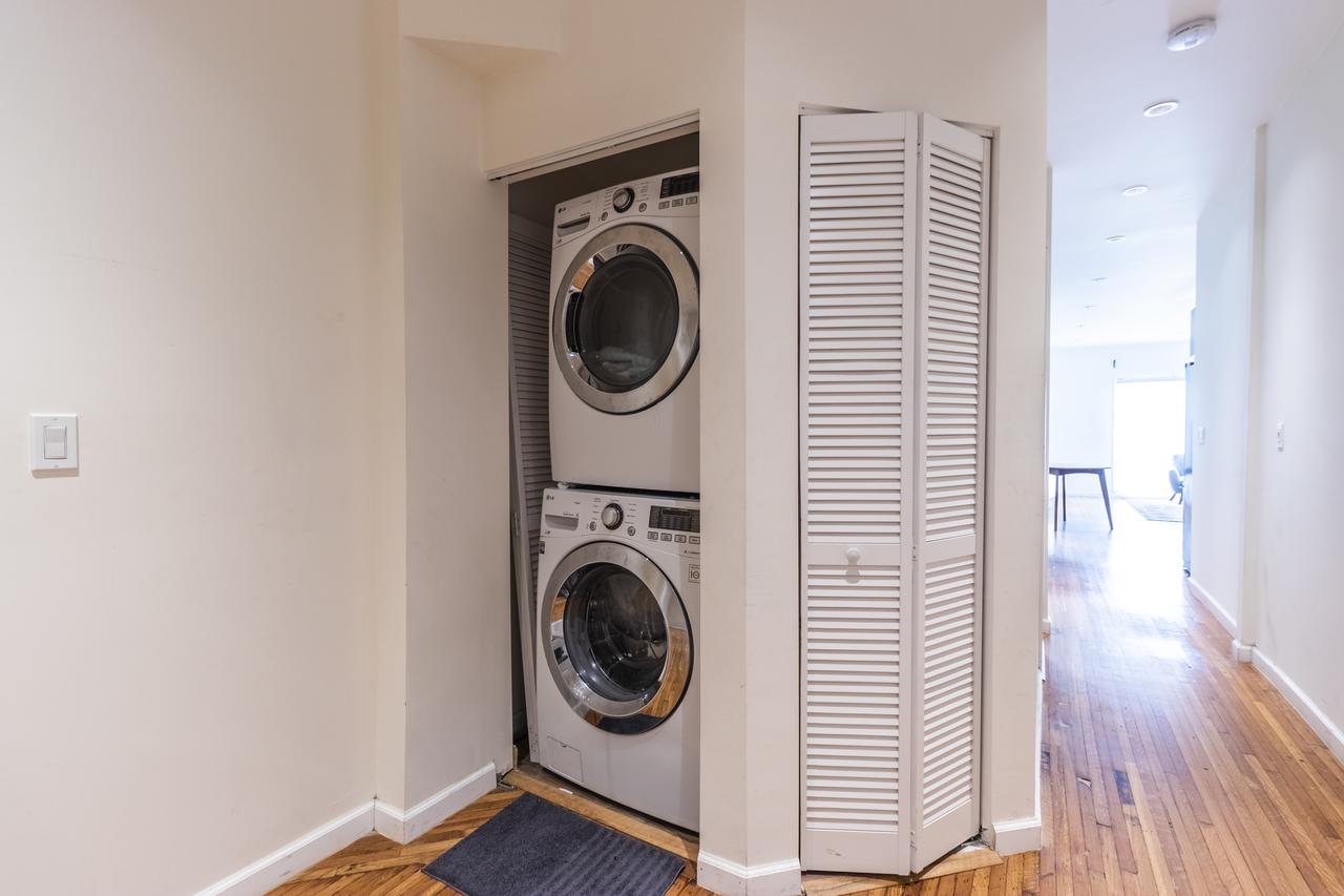 Mid City 3 Bedroom 3 Bathroom 5 Queen Beds - thumb 20