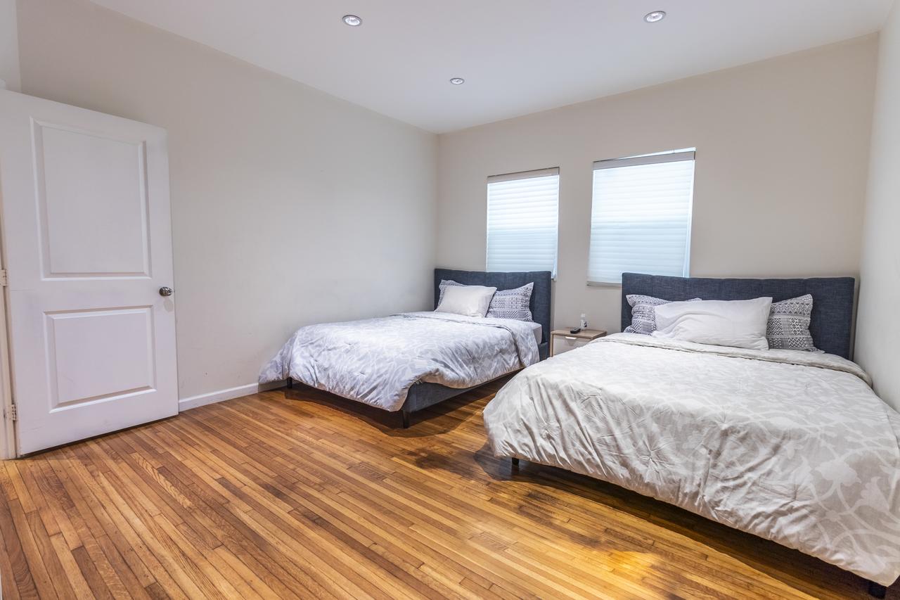 Mid City 3 Bedroom 3 Bathroom 5 Queen Beds - thumb 16