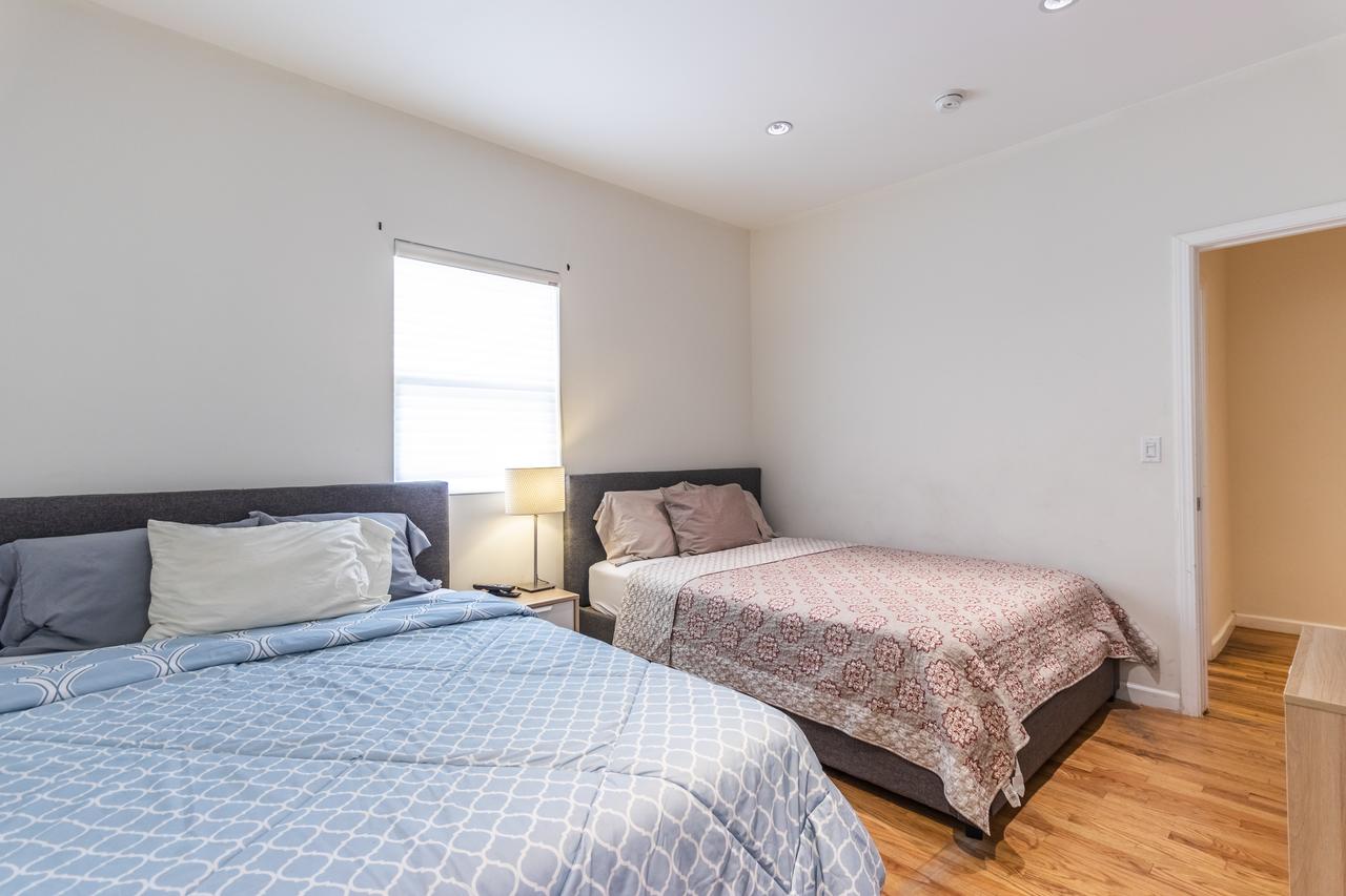 Mid City 3 Bedroom 3 Bathroom 5 Queen Beds - thumb 8