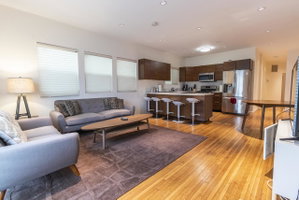 Mid City 3 Bedroom 3 Bathroom 5 Queen Beds