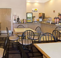 Days Inn  Suites by Wyndham Castle Rock - Accommodation Los Angeles