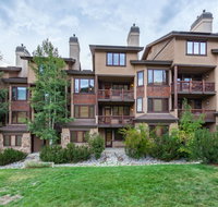 Ski-In, Ski-Out Four-Bedroom Condo - Accommodation Los Angeles