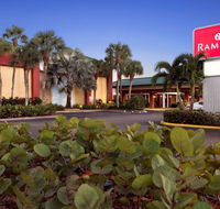 Ramada by Wyndham Naples - Accommodation Los Angeles