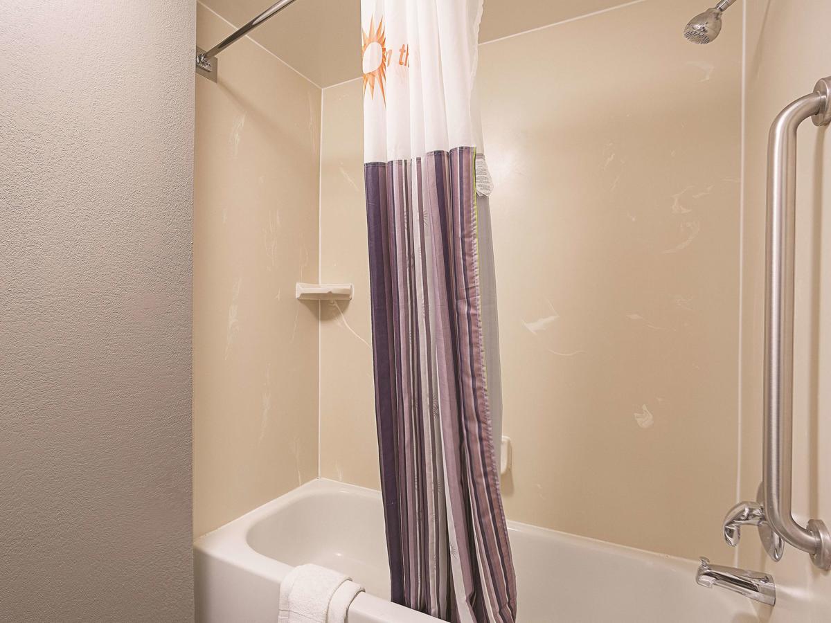 La Quinta Inn By Wyndham Miami Airport North - thumb 5