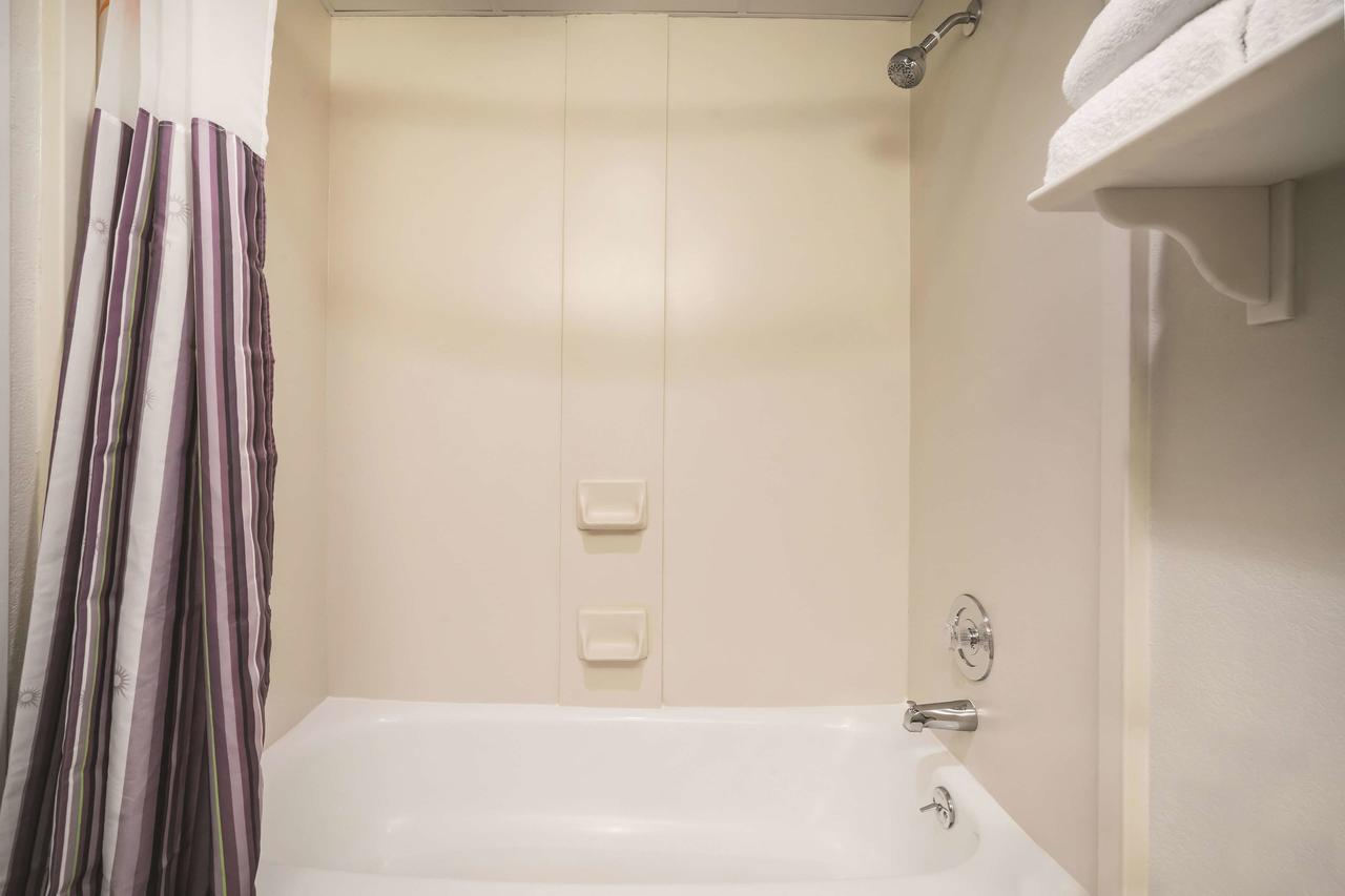 La Quinta Inn By Wyndham Miami Airport North - thumb 19