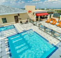 Ramada Plaza Suites Universal Studios - Accommodation Los Angeles