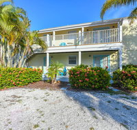 Island Home with Pool - Accommodation Los Angeles