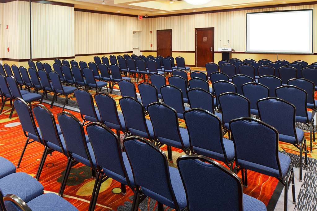 Radisson Hotel JFK Airport - thumb 17