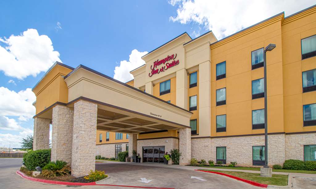 Hampton Inn & Suites Bastrop - thumb 0