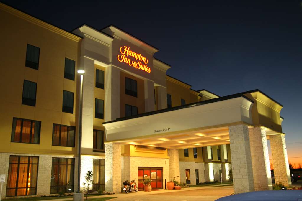 Hampton Inn & Suites Bastrop - thumb 1