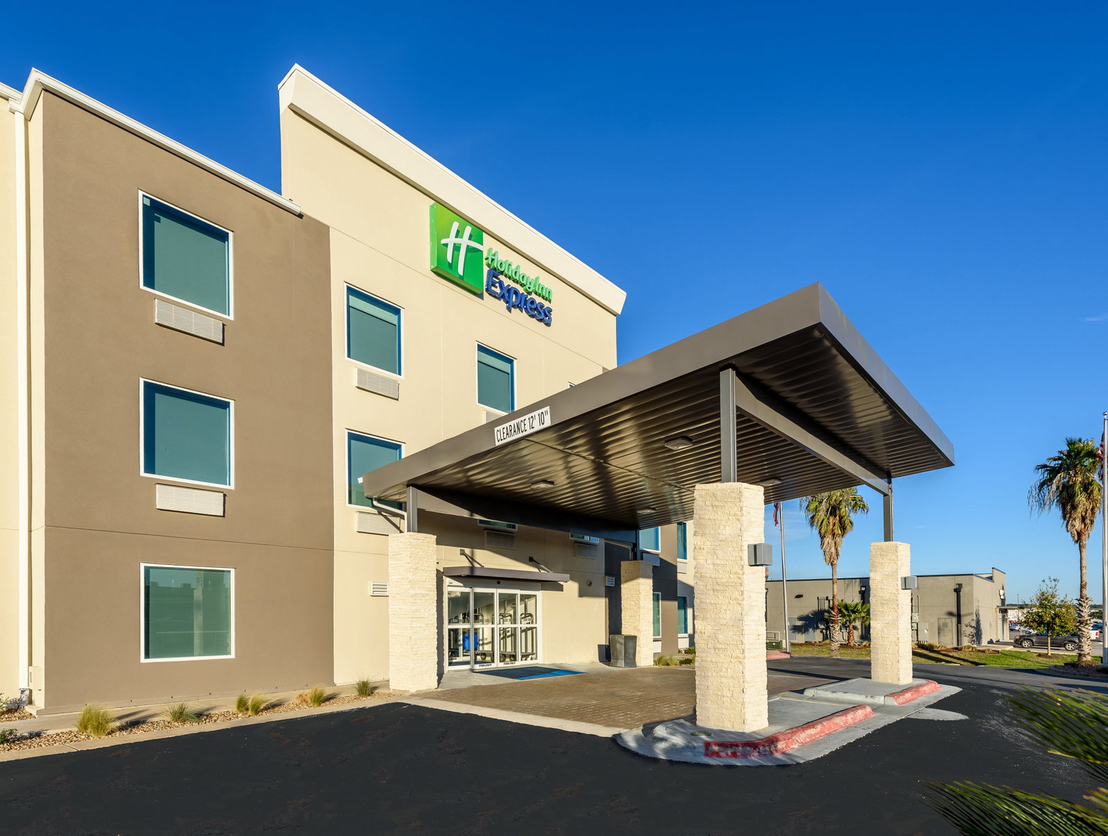 Holiday Inn Express - thumb 0