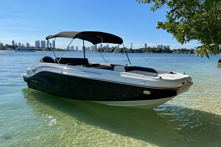 2Hr Private Boat Rental Miami Beach See The Homes Of Millionaires & Celebrities - thumb 0
