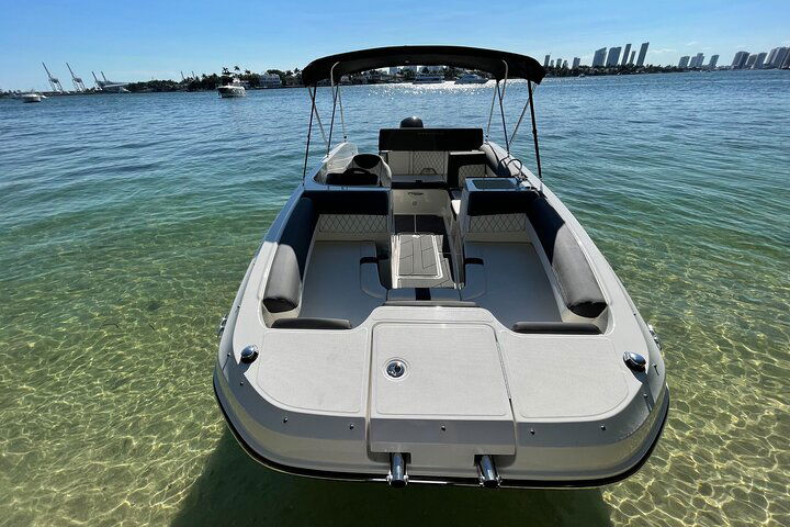 2Hr Private Boat Rental Miami Beach See The Homes Of Millionaires & Celebrities - thumb 2