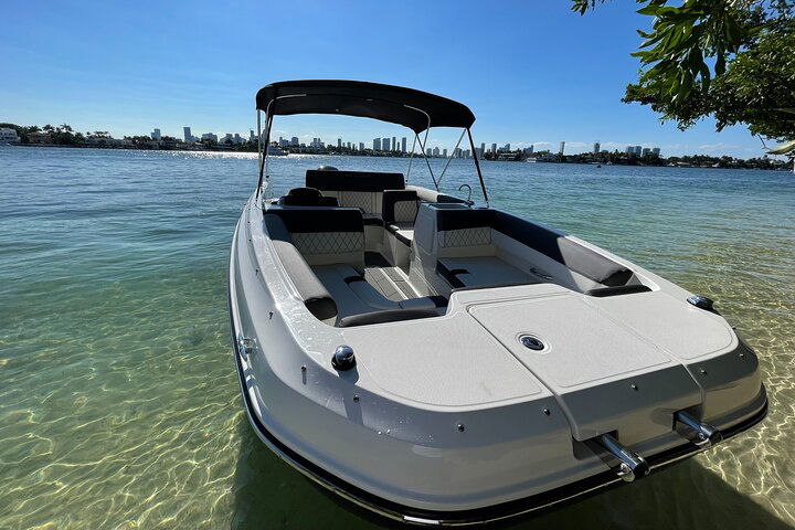 2Hr Private Boat Rental Miami Beach See The Homes Of Millionaires & Celebrities - thumb 3