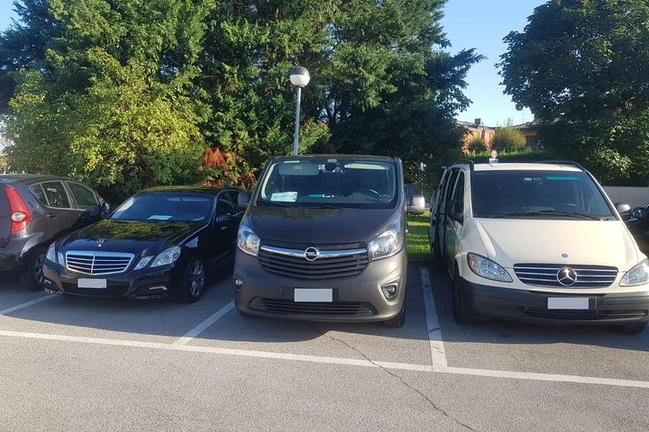 Palm Springs Airport (PSP) To LA QUINTA/INDIO - Round-Trip Private Transfer - thumb 1