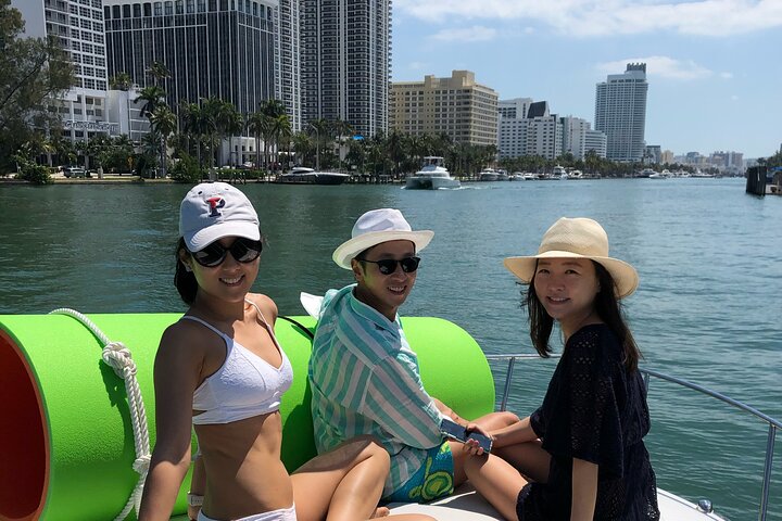 Half-Day 29-foot Sport Yacht Tour In Miami - thumb 4
