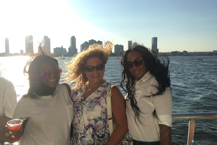 Statue Of Liberty, Ellis Island, And Brooklyn Bridge After Hour Cruise - thumb 3